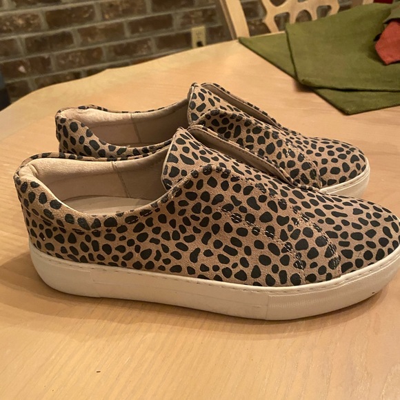 j slides animal print